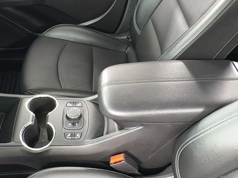 Used 2024 GMC Terrain SLT image 36