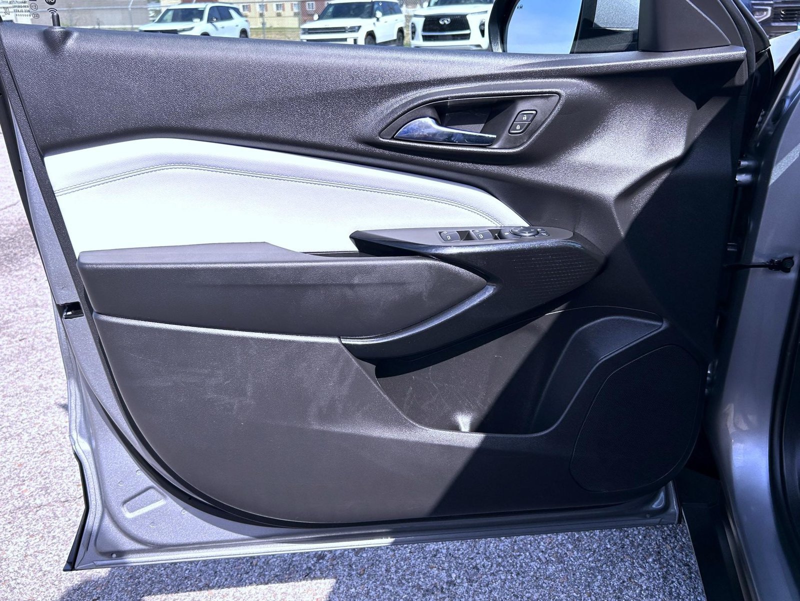 Used 2025 Chevrolet Trax LT w/ Driver Confidence Package FWD image 9
