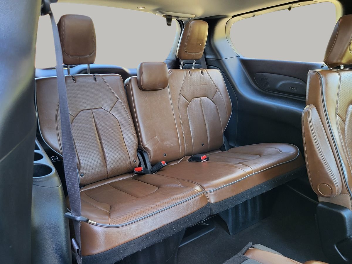 Used 2019 Chrysler Pacifica Limited w/ Advanced Safetytec Group FWD image 18