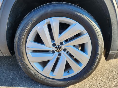 Used 2023 Volkswagen Atlas Cross Sport SE image 19