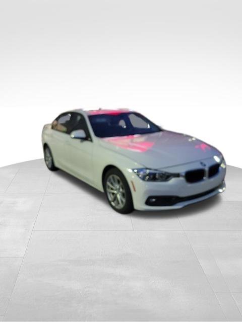 Used 2018 BMW 320i Sedan w/ Convenience Package RWD image 2