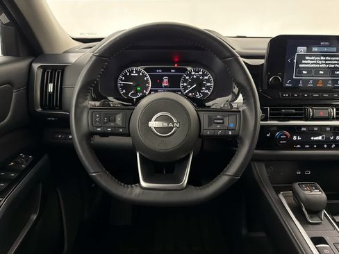 Certified 2024 Nissan Pathfinder SL w/ Black Appearance Package FWD image 18