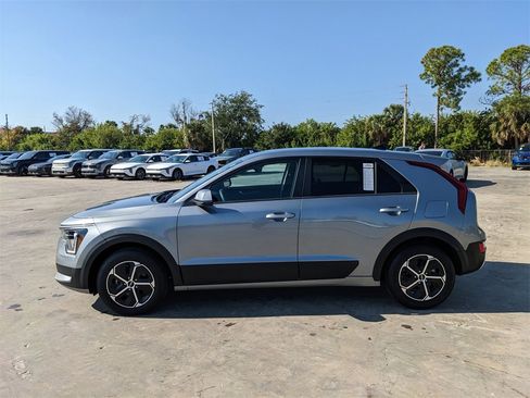 Certified 2025 Kia Niro LX image 6