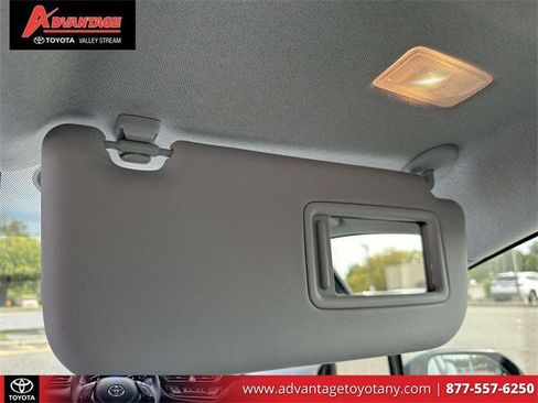 Certified 2022 Toyota Prius XLE image 39