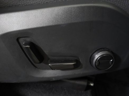 Used 2024 Volvo XC60 B5 Plus image 37