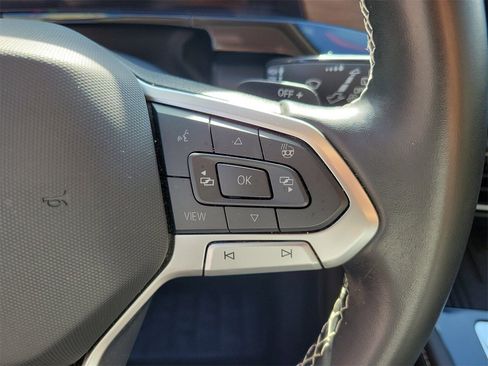 Used 2025 Volkswagen Atlas SE image 21