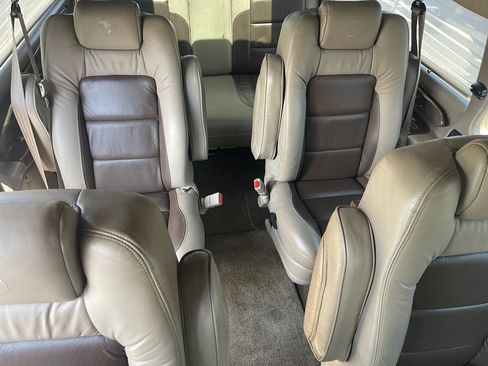 Used 2011 Chevrolet Express 2500 Extended RWD image 21