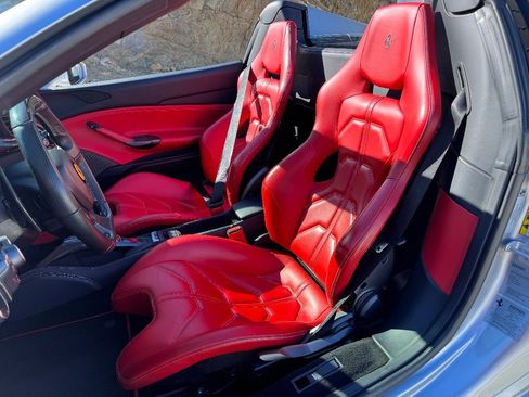 Used 2019 Ferrari 488 Spider image 21
