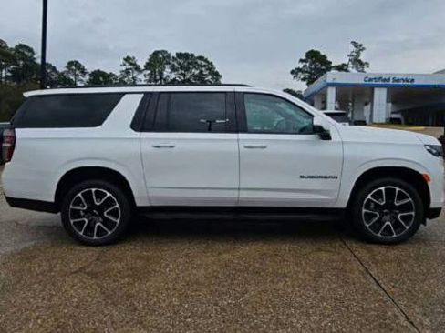 Used 2022 Chevrolet Suburban RST w/ Luxury Package image 8