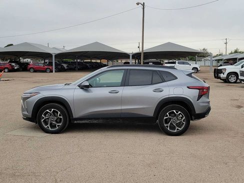 Used 2025 Chevrolet Trax LT FWD image 5