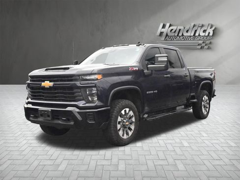 Used 2024 Chevrolet Silverado 2500 Custom w/ Custom Value Package image 7