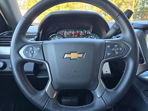 Used 2018 Chevrolet Suburban LT image 16
