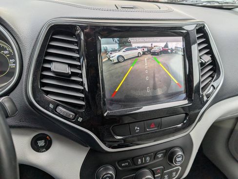 Used 2019 Jeep Cherokee Limited w/ Trailer Tow Group AWD/4WD image 23