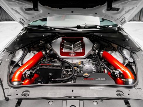 Used 2020 Nissan GT-R Premium image 2