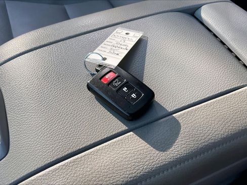 Used 2019 Toyota Highlander Limited Platinum AWD/4WD image 14