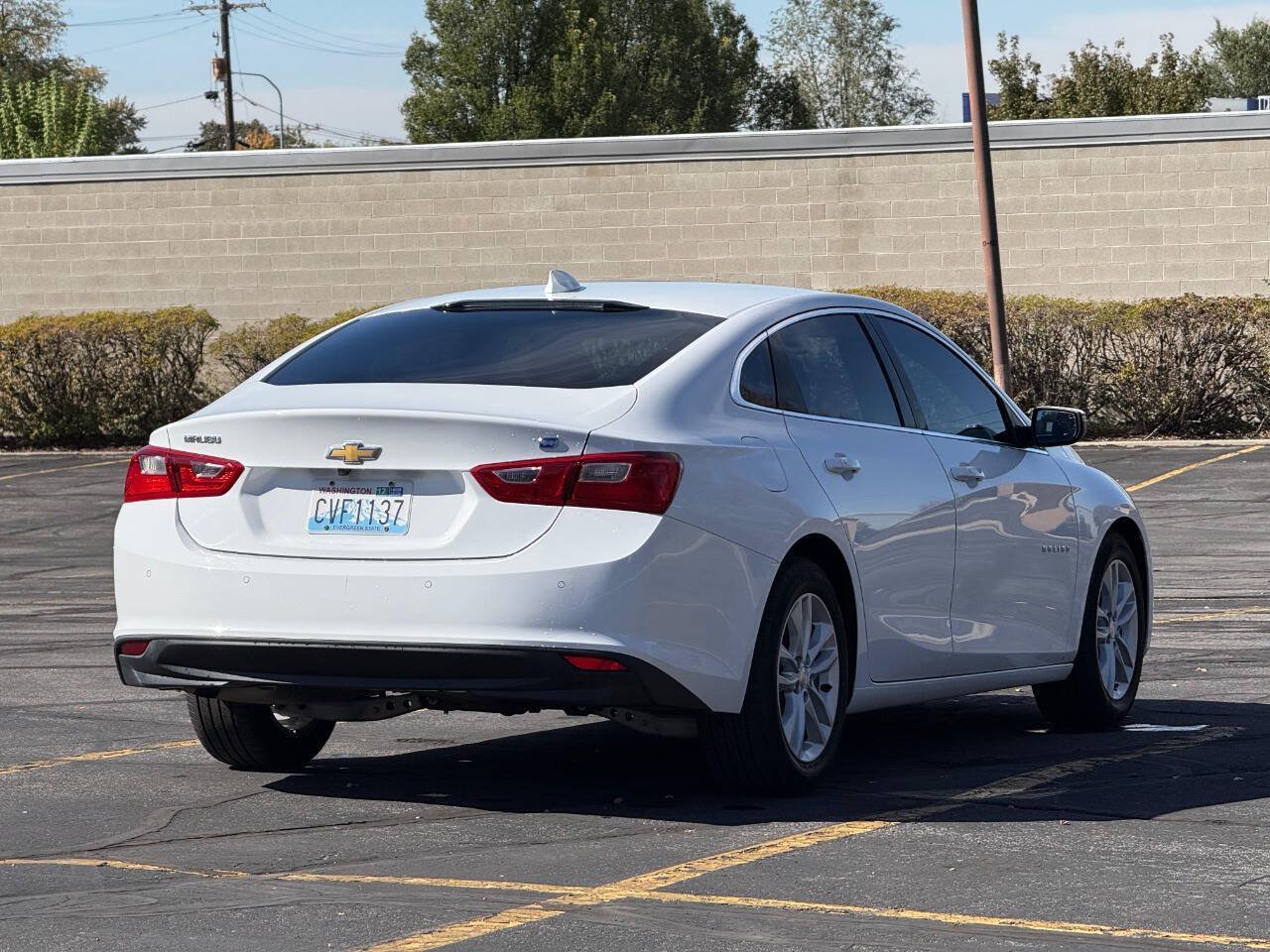 Used 2017 Chevrolet Malibu Hybrid w/ Driver Confidence Package FWD image 5