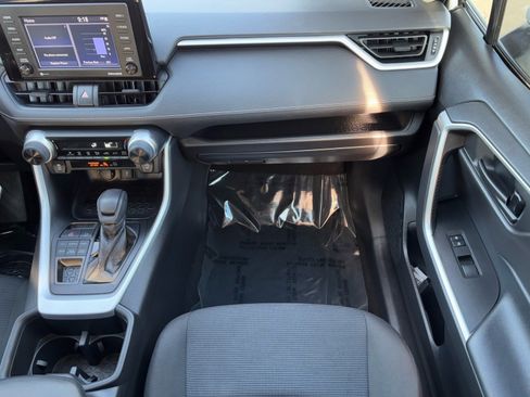 Certified 2022 Toyota RAV4 LE image 18