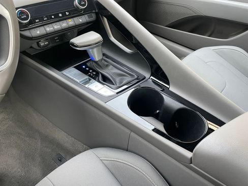 Used 2025 Hyundai Elantra SEL image 42