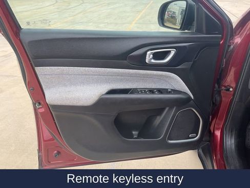 Used 2022 Jeep Compass Latitude w/ Sun and Sound Group image 15