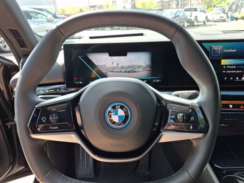 Used 2025 BMW i5 xDrive40 w/ Premium Package image 21