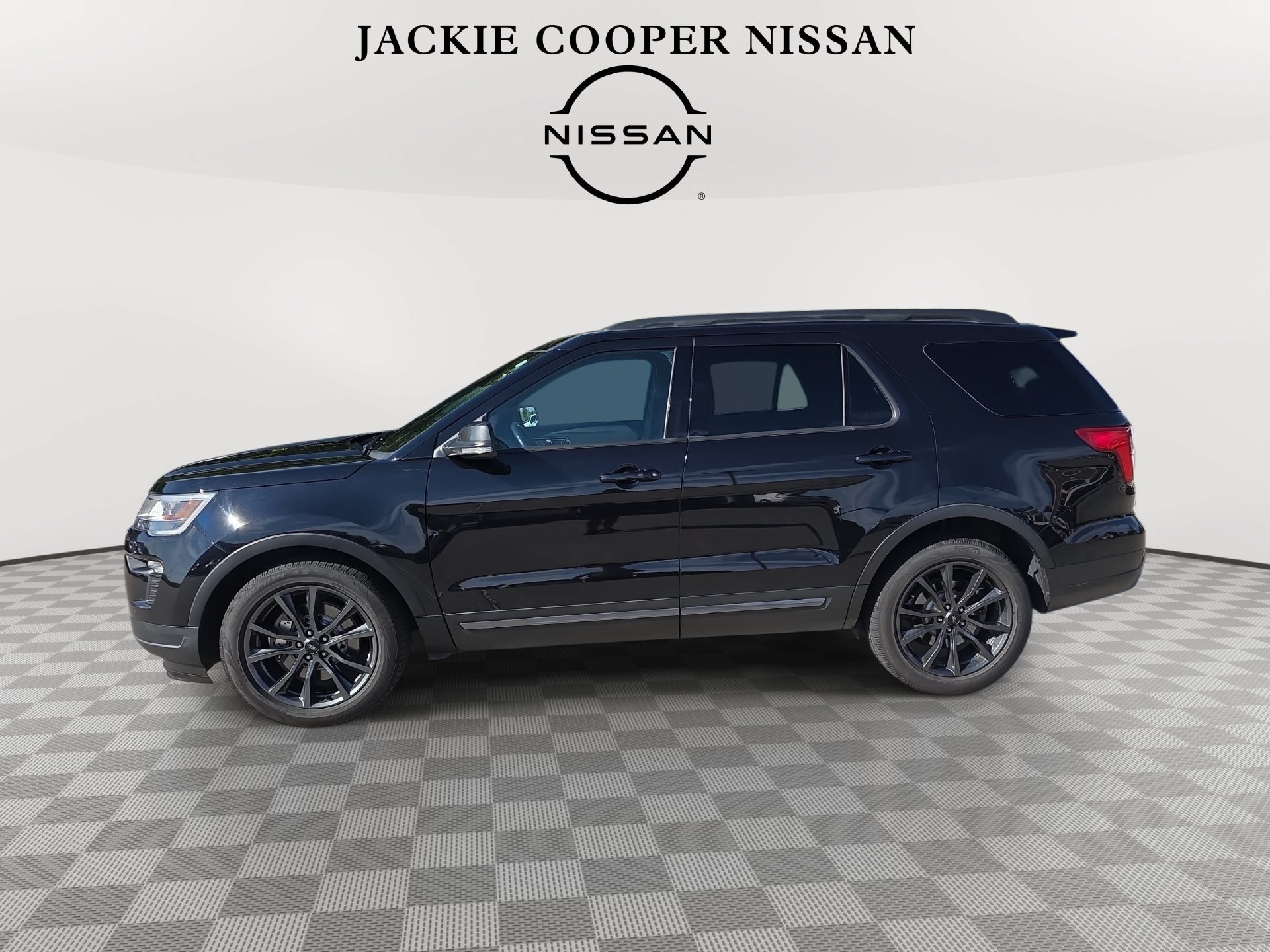 Used 2019 Ford Explorer XLT w/ Equipment Group 202A FWD image 8