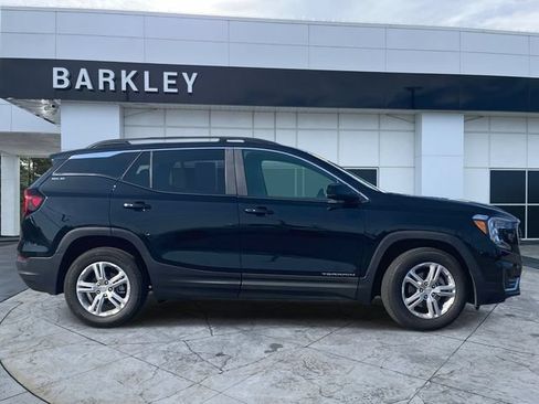Certified 2024 GMC Terrain SLE w/ Driver Convenience Package FWD image 2
