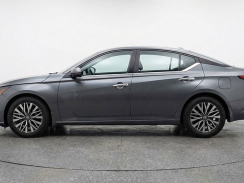 Used 2025 Nissan Altima 2.5 SV image 5