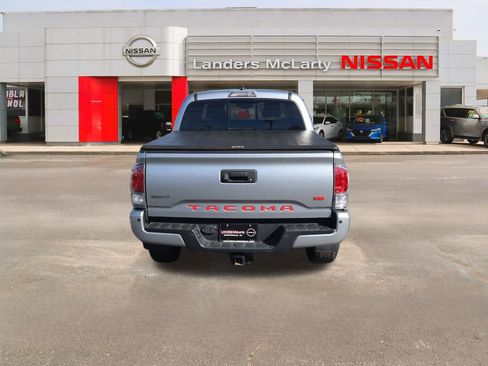 Used 2021 Toyota Tacoma TRD Sport w/ Technology Package image 4