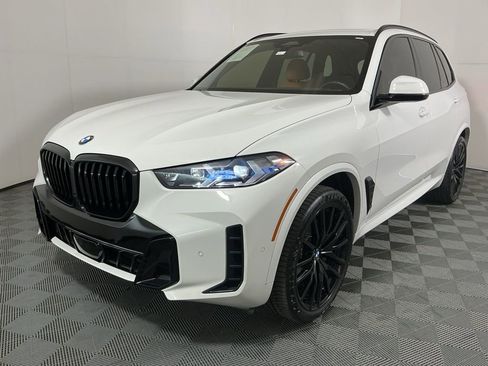 Used 2025 BMW X5 sDrive40i w/ M Sport Package RWD image 2