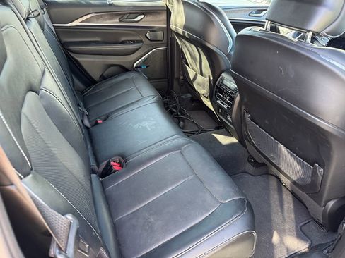 Used 2022 Jeep Grand Cherokee Overland w/ Advanced Protech Group III image 7