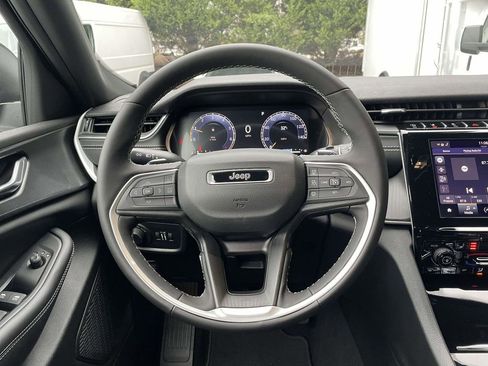 New 2025 Jeep Grand Cherokee Laredo w/ Luxury Tech Group I image 27