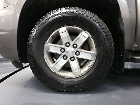Used 2012 GMC Yukon XL SLT w/ SLT-2 Equipment Package AWD/4WD image 16
