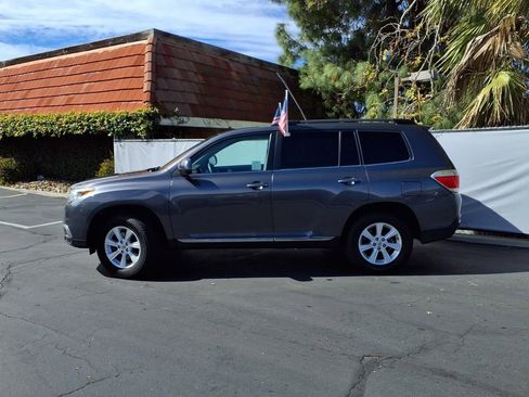 Used 2012 Toyota Highlander FWD image 3