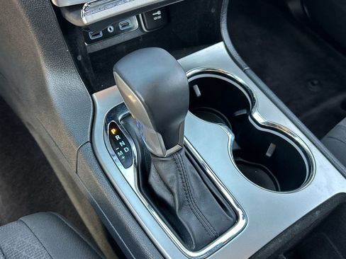 Used 2018 Jeep Grand Cherokee Laredo RWD image 26