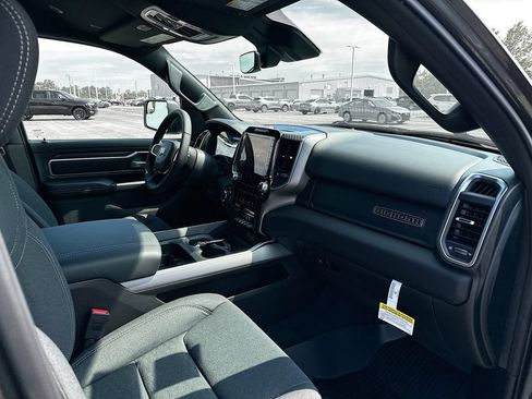 New 2026 RAM 1500 4x4 Crew Cab image 34