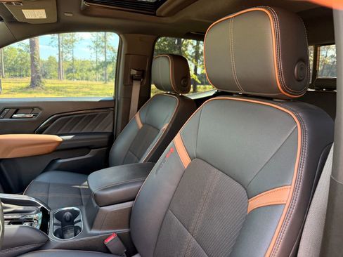 Used 2023 GMC Canyon AT4 w/ Technology Package AWD/4WD image 12