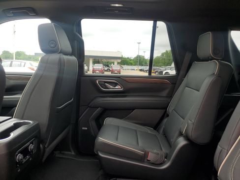 Used 2023 Chevrolet Tahoe Premier AWD/4WD image 32