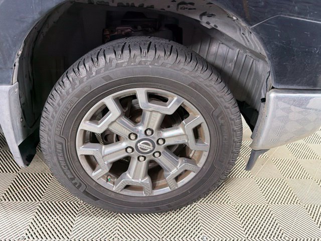 Used 2018 Nissan Titan SL w/ Chrome Package AWD/4WD image 16