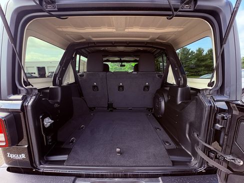Used 2021 Jeep Wrangler Unlimited Sahara w/ Uconnect 4C Nav & Sound Group AWD/4WD image 23