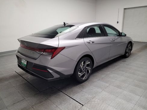 Used 2025 Hyundai Elantra SEL image 9