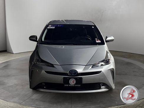 Used 2020 Toyota Prius LE image 2