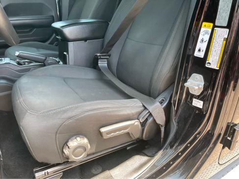 Used 2018 Jeep Wrangler Unlimited Sport AWD/4WD image 12