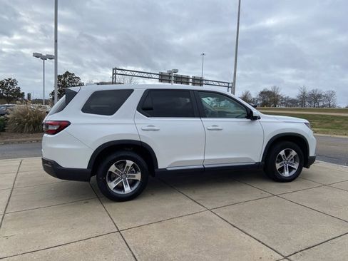 Used 2025 Honda Pilot EX-L image 11