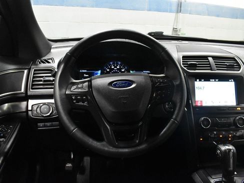 Used 2018 Ford Explorer XLT w/ Equipment Group 202A AWD/4WD image 8