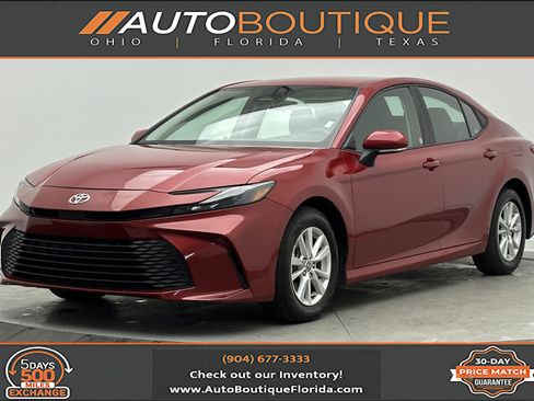 Used 2025 Toyota Camry LE image 1