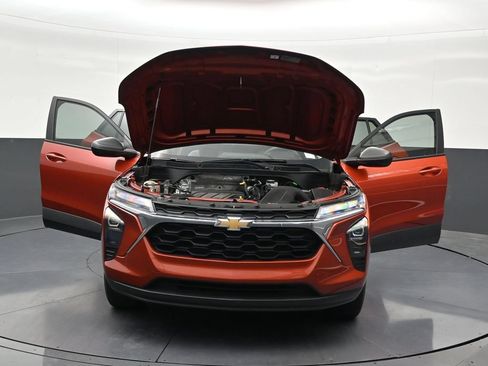 Used 2024 Chevrolet Trax LS FWD image 36
