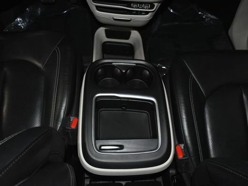 Used 2022 Chrysler Pacifica Touring-L image 22