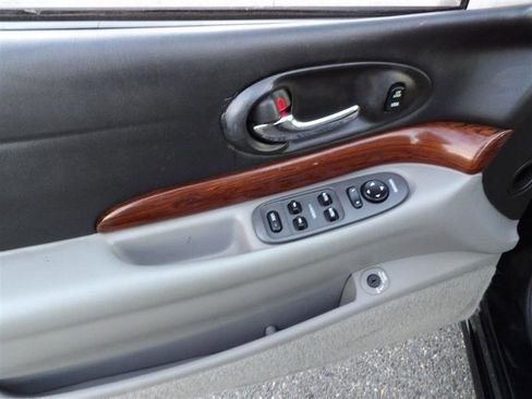 Used 2004 Buick Le Sabre Custom image 10