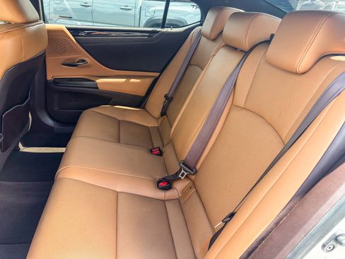 Used 2019 Lexus ES 350 w/ Premium Package FWD image 17