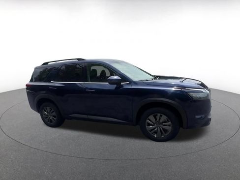 Used 2025 Nissan Pathfinder SV AWD/4WD image 2